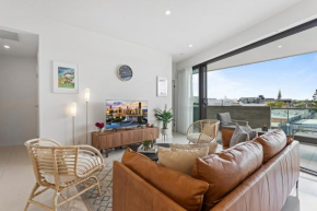 Gorgeous 3-Bed Apartment with City Views